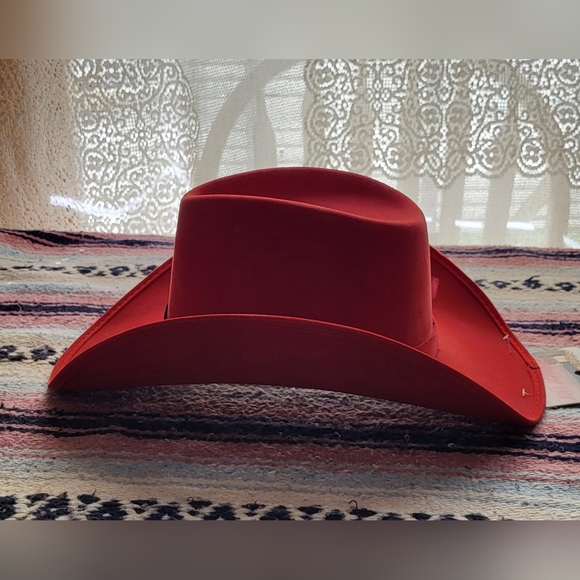 Red felt enisex  Red 🤠 hat - Picture 6 of 7